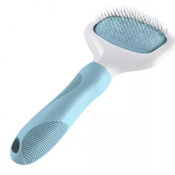 Slicker Brush Grooming Guide: De-Shedding & Detangling